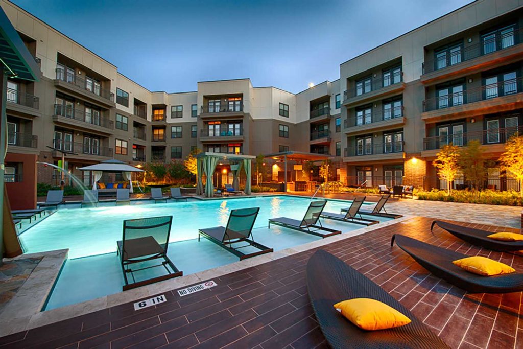 Pearl Woodlake West Houston Apartments near Memorial Park; One Two Three Bedroom Pet Friendly