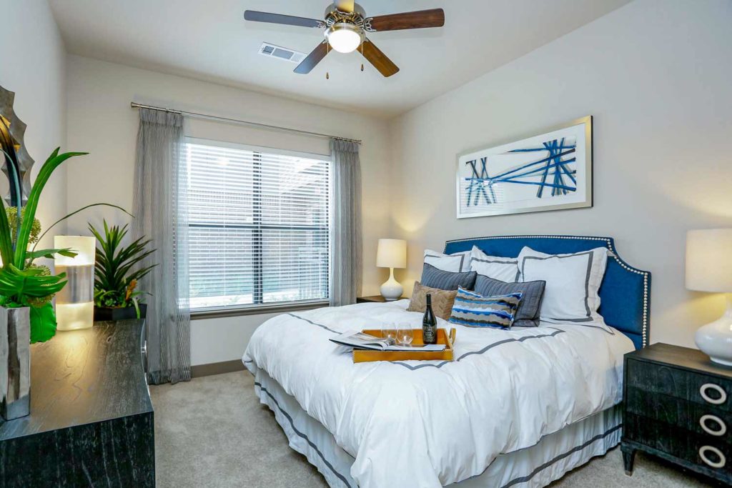 Pearl Woodlake West Houston Apartments near Memorial Park; One Two Three Bedroom Pet Friendly