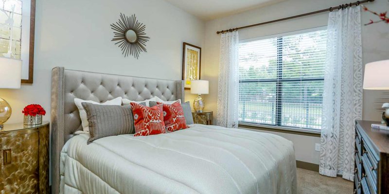 Pearl Woodlake West Houston Apartments near Memorial Park; One Two Three Bedroom Pet Friendly